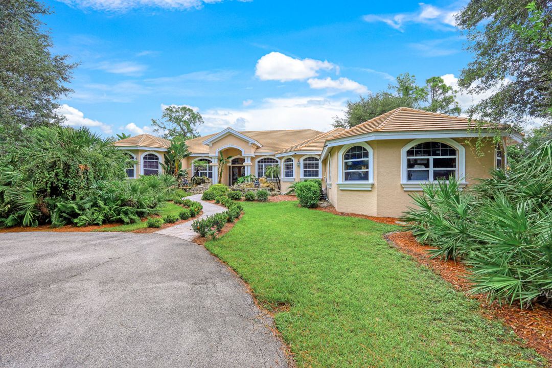 6881 Bottlebrush Ln, Naples, FL 34109