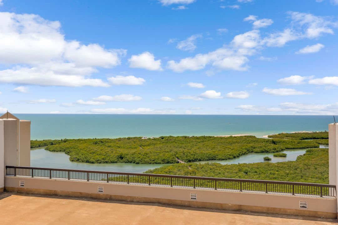 5601 Turtle Bay Dr, Naples, FL 34108