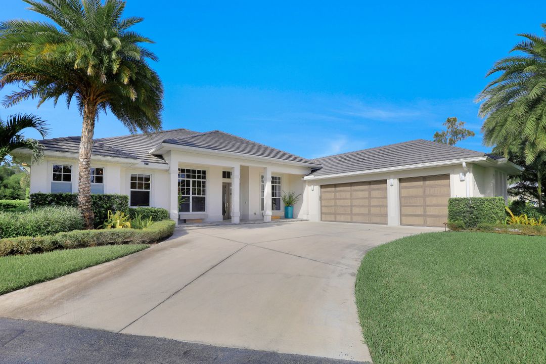 5931 Spanish Oaks Ln, Naples, FL 34119