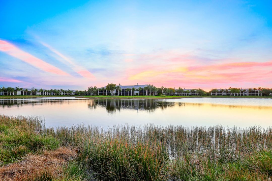 9263 Museo Cir #204, Naples, FL 34114