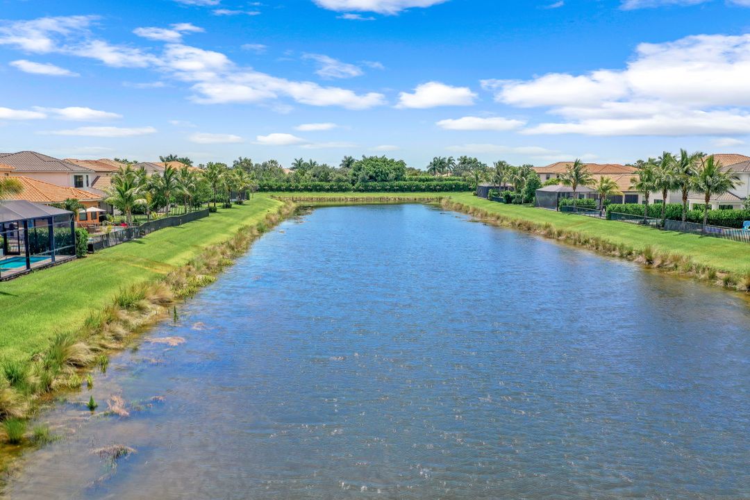 4488 Aurora St, Naples, FL 34119