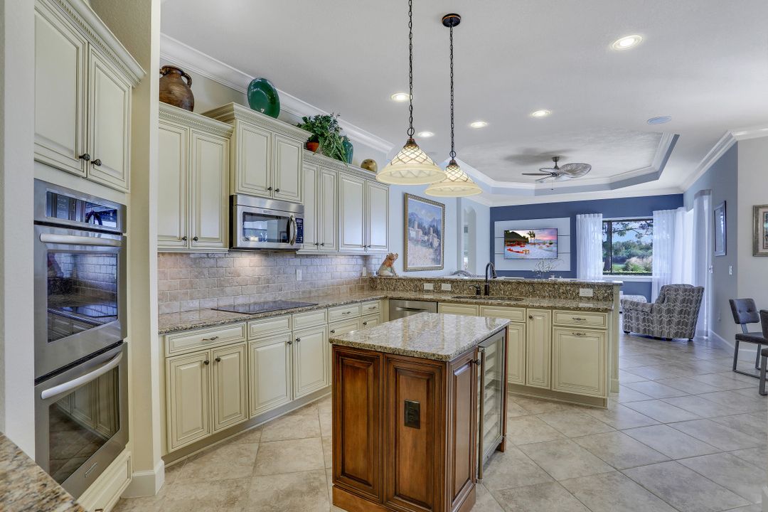 9755 Nickel Ridge Cir, Naples, FL 34120