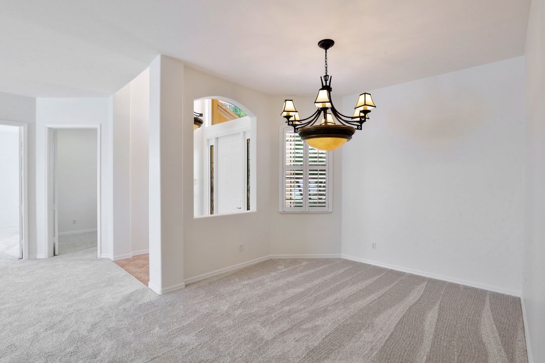 995 Chesapeake Bay Ct, Naples, FL 34120