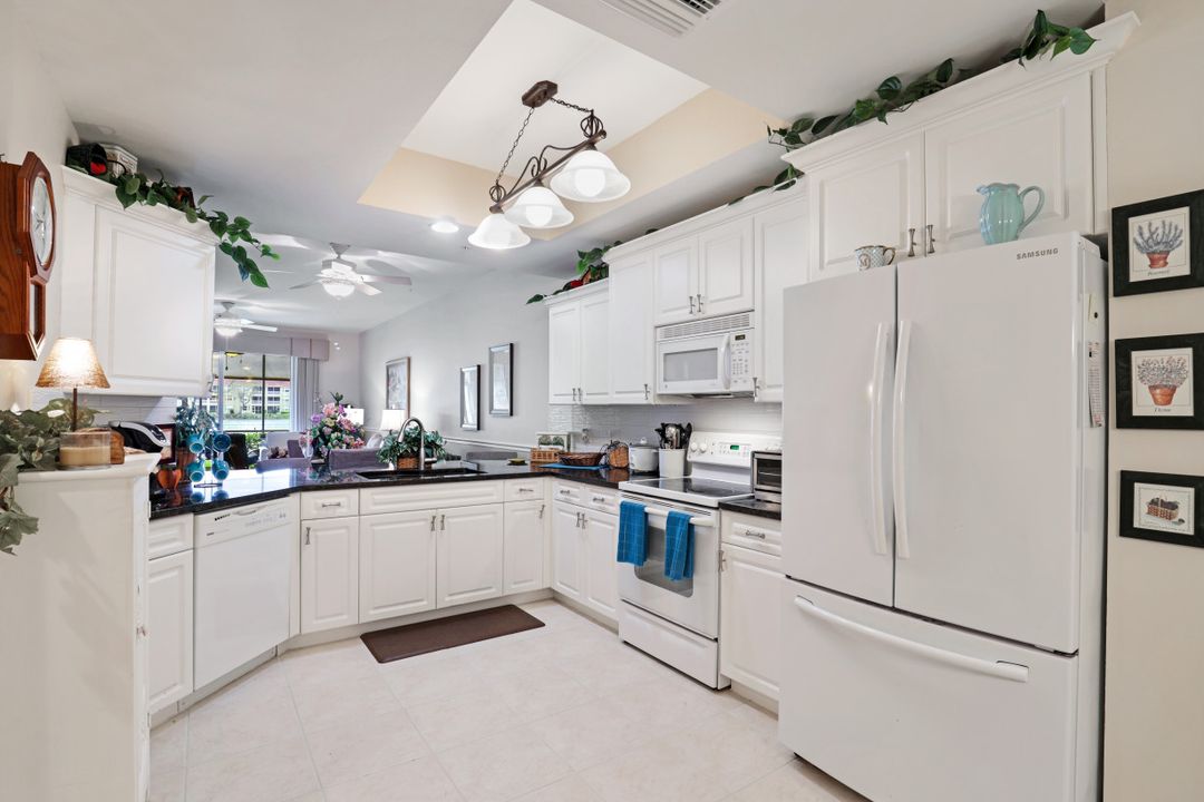 2810 Cypress Trace Cir #2111, Naples, FL 34119