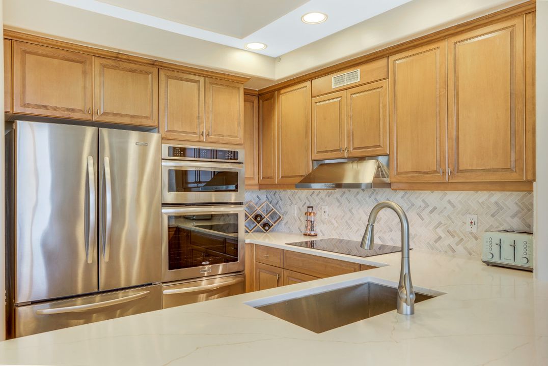 2738 Tiburon Blvd E, Naples, FL 34109