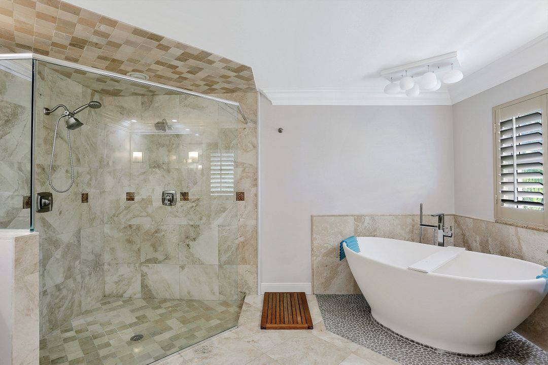 151 Bayview Ave, Naples, FL 34108