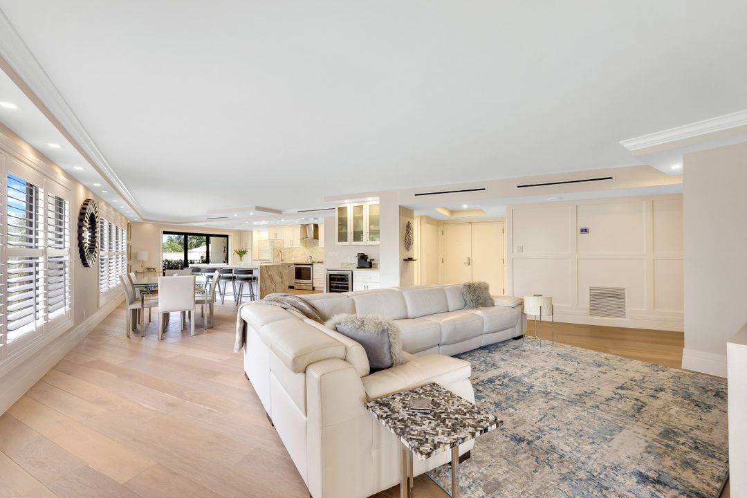 4451 Gulf Shore Blvd N #302, Naples, FL 34103