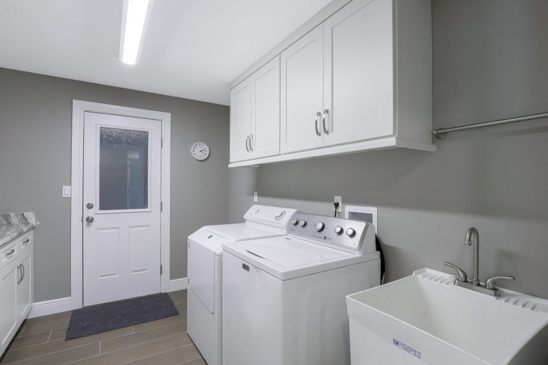 166 Hollyhock Ct, Marco Island, FL 34145