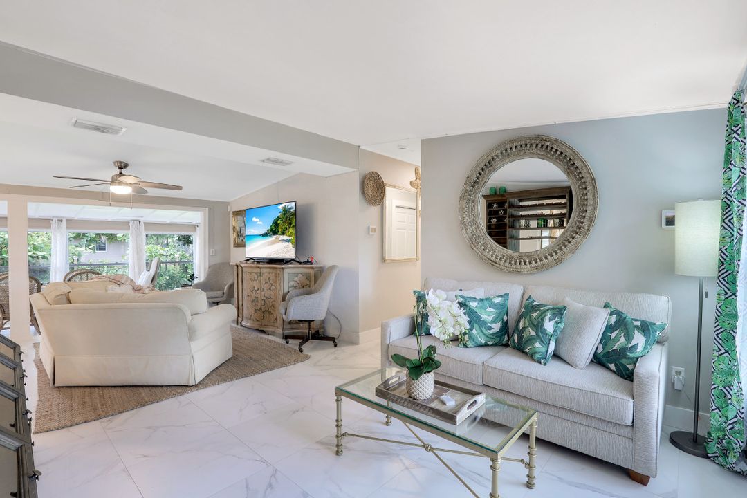 2070 Holiday Ln, Naples, FL 34104