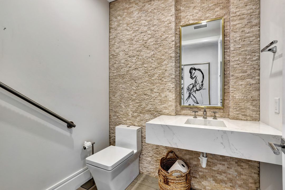 505 5th Ave S #303, Naples, FL 34102