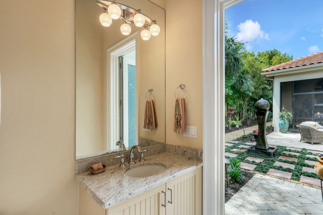 2086 Torino Way, Naples, FL 34105