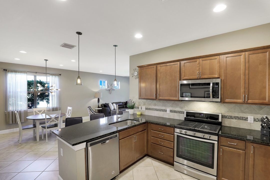 7594 Jacaranda Ln, Naples, FL 34114