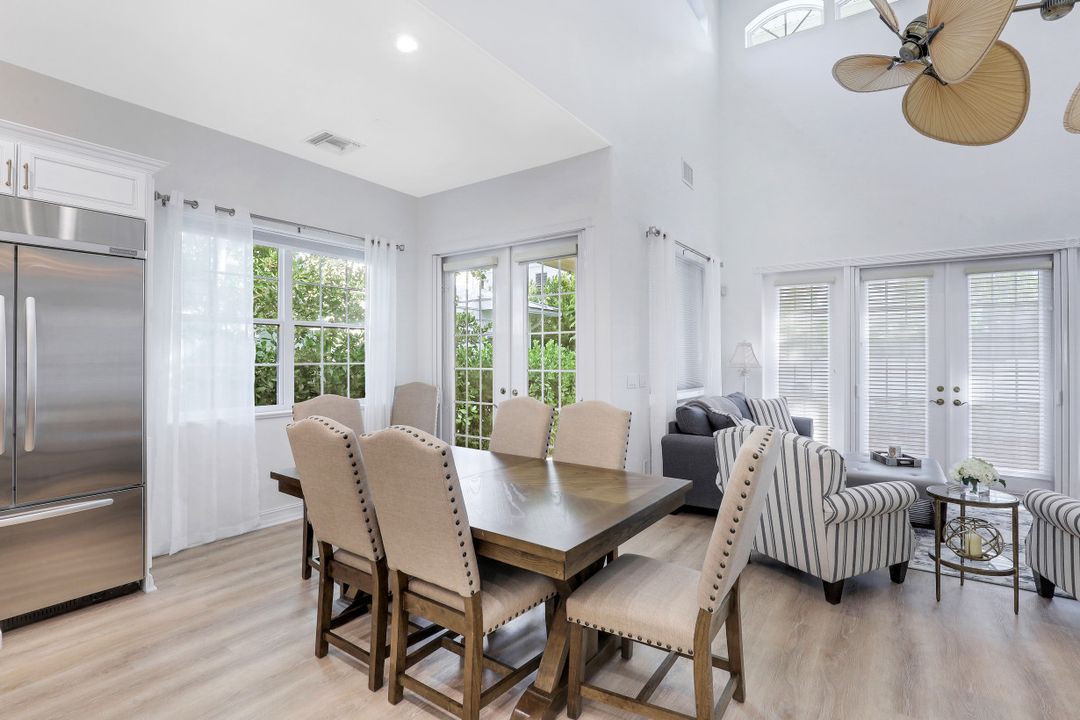 160 3rd St N, Naples, FL 34102