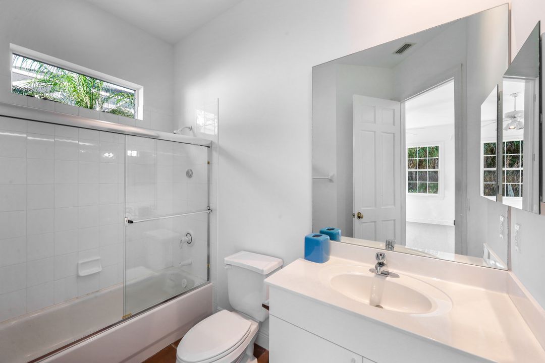 524 Eagle Creek Dr, Naples, FL 34113