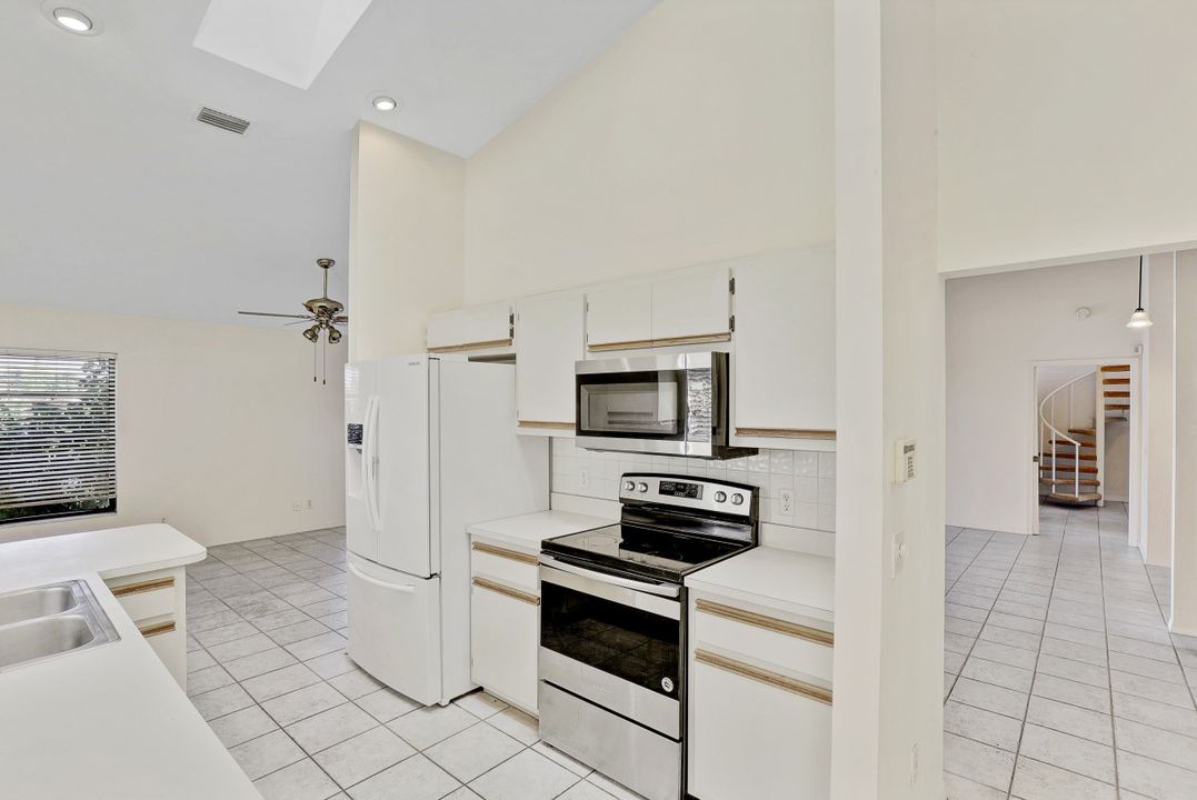 1121 SE 21st St, Cape Coral, FL 33990