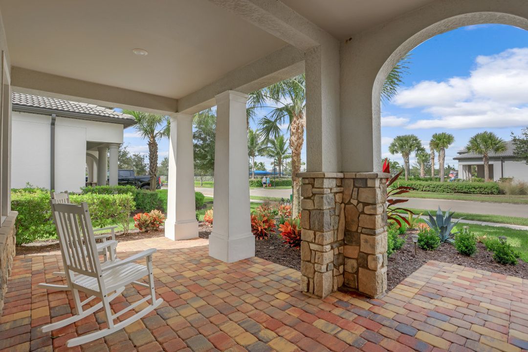 9350 Greyhawk Trl, Naples, FL 34120
