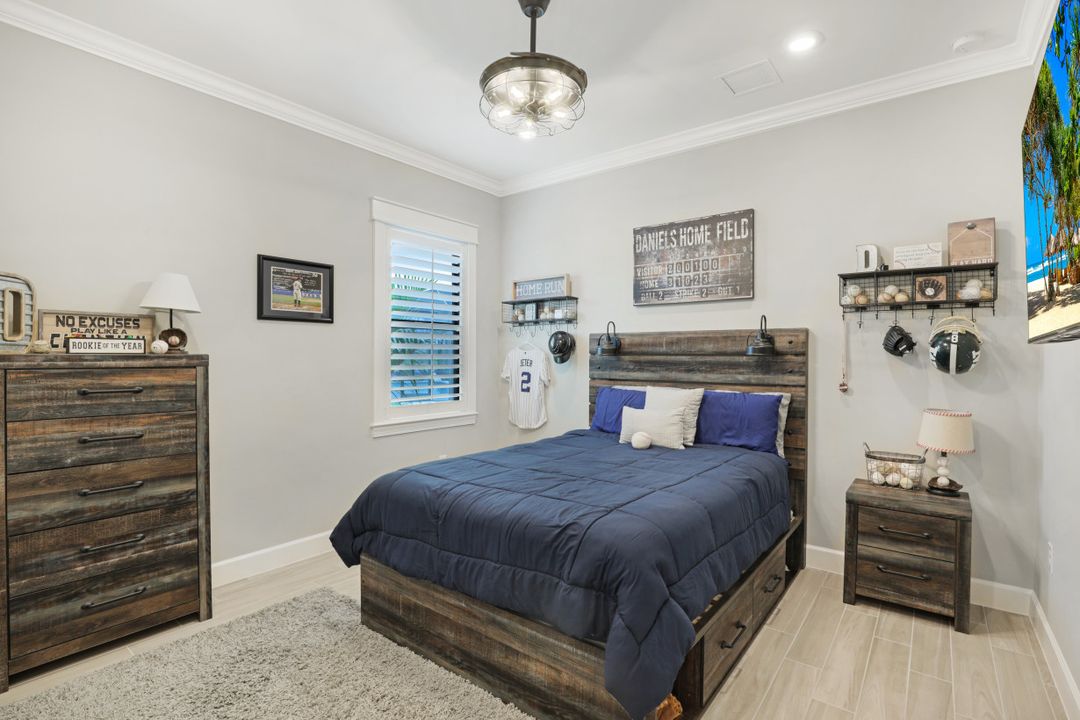 19617 Waterman Ct, Miromar Lakes, FL 33913