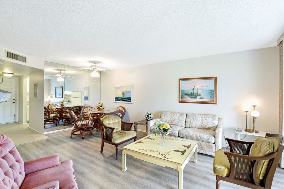 300 Forest Lakes Blvd #102, Naples, FL 34105