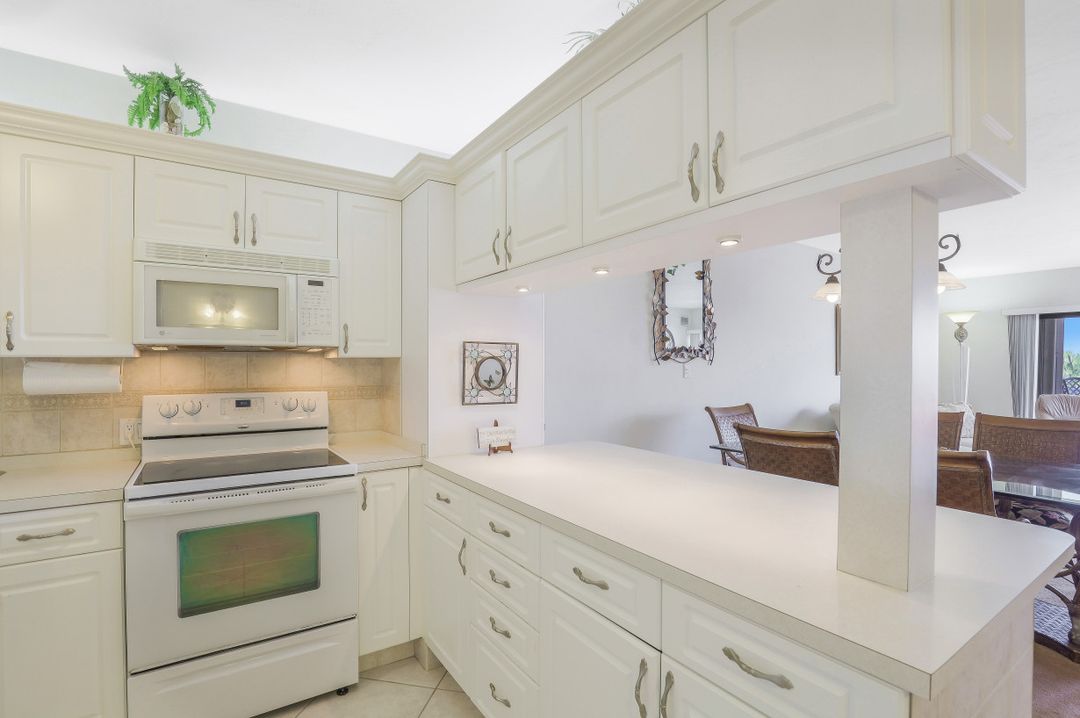 60 W Pelican St #504, Naples, FL 34113