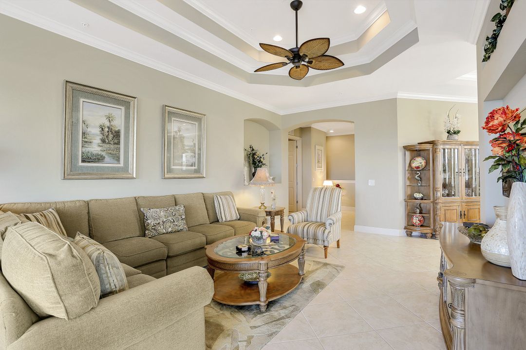 9060 Siesta Bay Dr #201, Naples, FL 34120