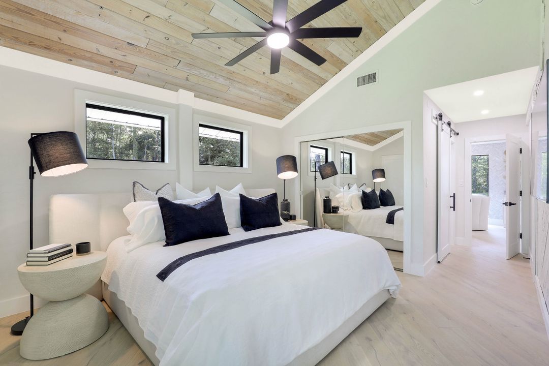 5019 Hawthorn Woods Way, Naples, FL 34116