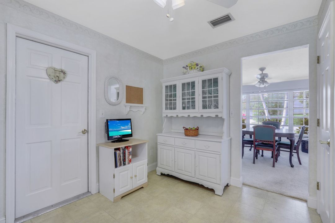 4933 SW 11th Ct, Cape Coral, FL 33914