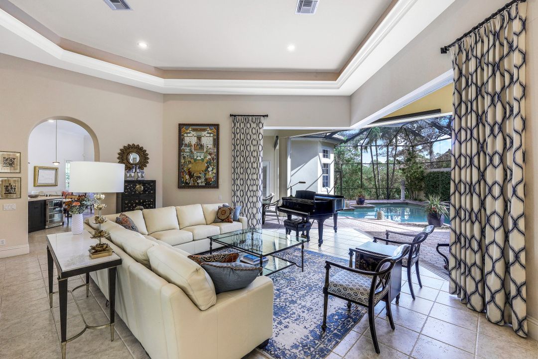 963 Barcarmil Way, Naples, FL 34110