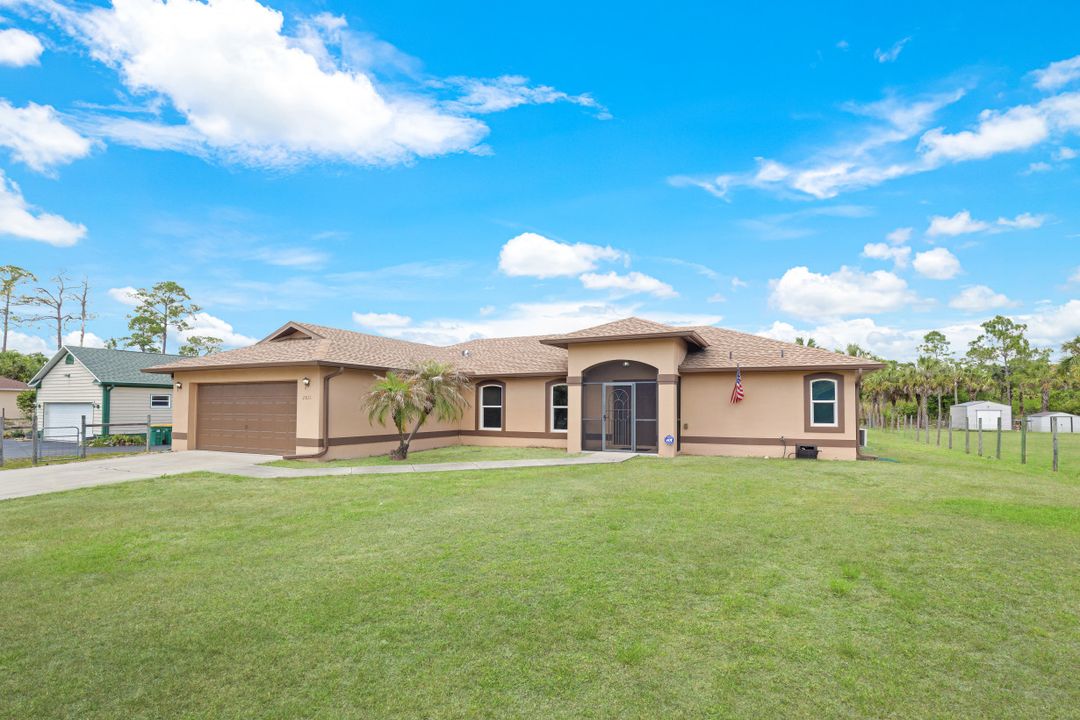 2811 26th Ave SE, Naples, FL 34117