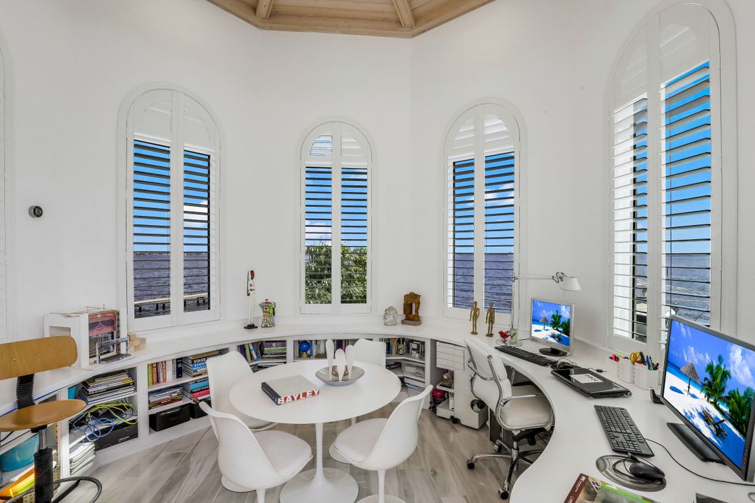 518 Coral Dr, Cape Coral, FL 33904