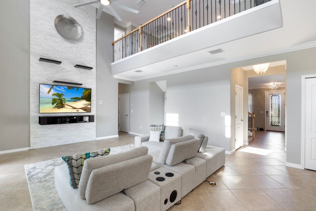 2262 Vermont Ln, Naples, FL 34120