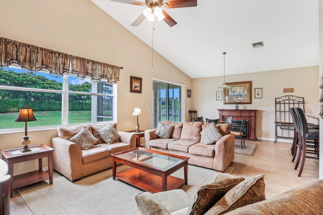 3560 Dandolo Cir, Cape Coral, FL 33909