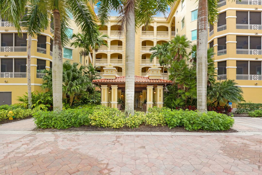 2738 Tiburon Blvd E #301, Naples, FL 34109