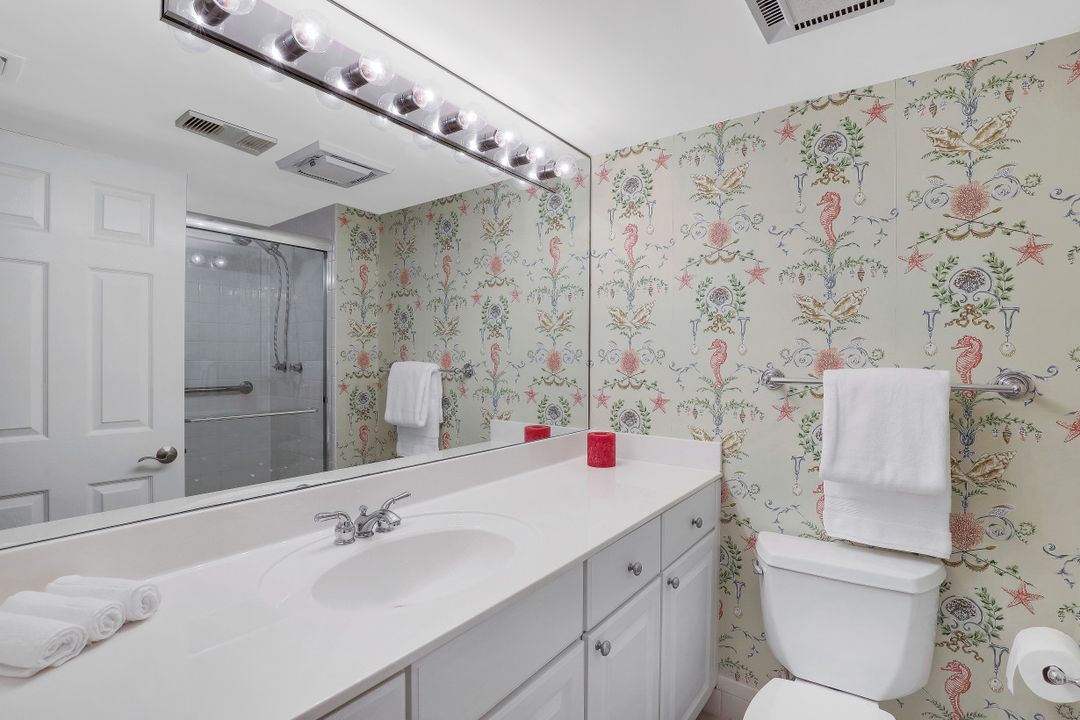 222 Harbour Dr #104, Naples, FL 34103