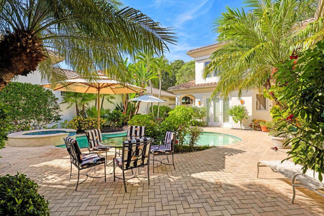 1064 Grand Isle Dr, Naples, FL 34108