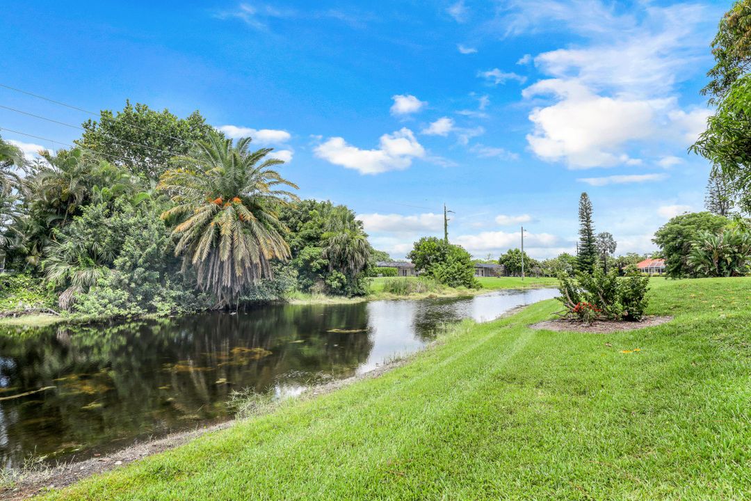 1062 Pine Isle Ln  #1062, Naples, FL 34112