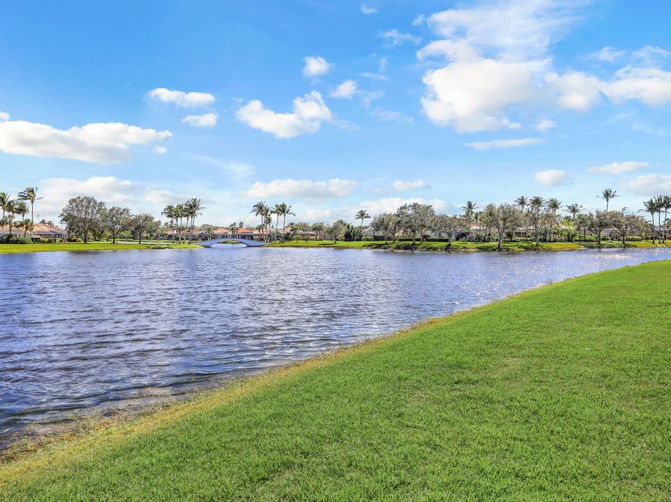 4334 Queen Elizabeth Way, Naples, FL 34119