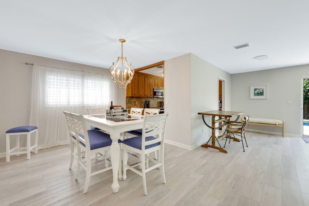 1320 Woodridge Ave, Naples, FL 34103
