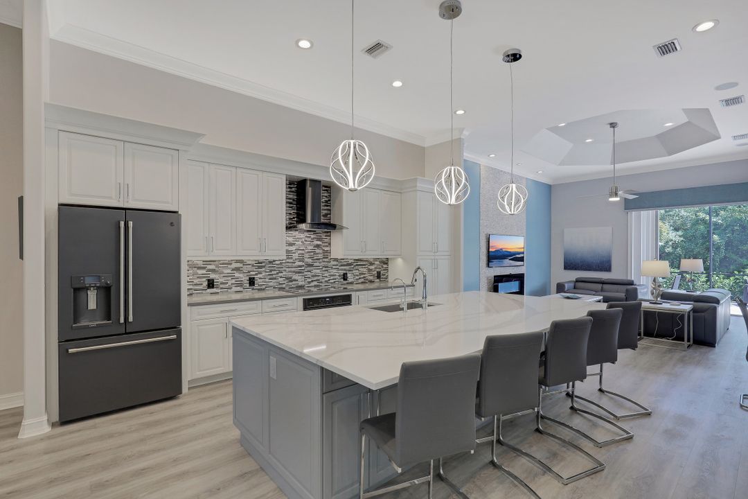 2790 Olde Cypress Dr, Naples, FL 34119