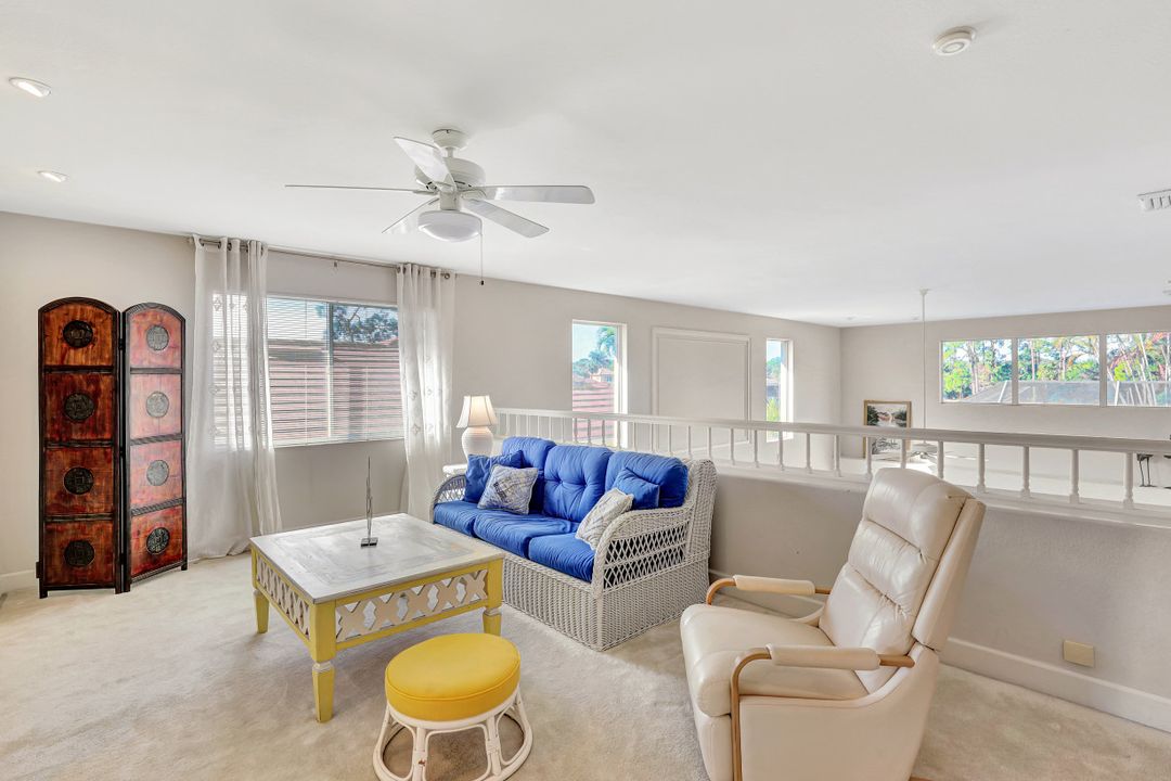 242 Edgemere Way E, Naples, FL 34105