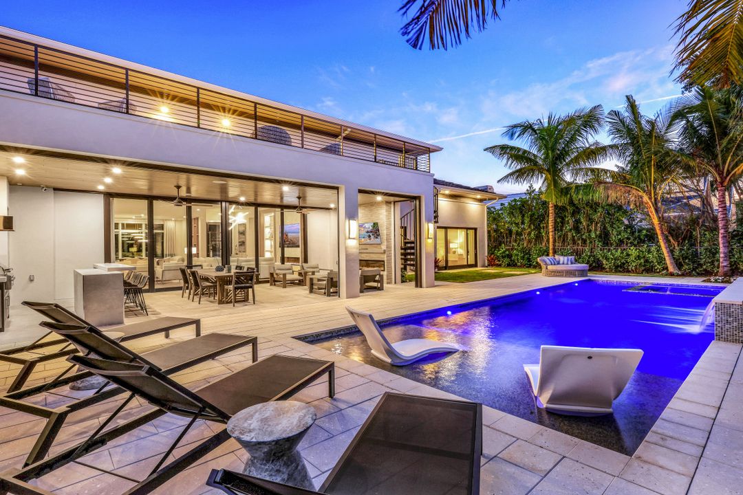 817 Buttonbush Ln, Naples, FL 34108