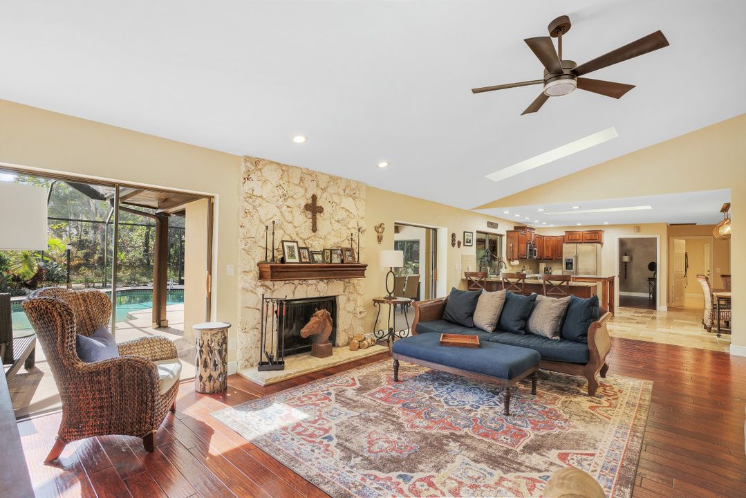 6846 Trail Blvd, Naples, FL 34108