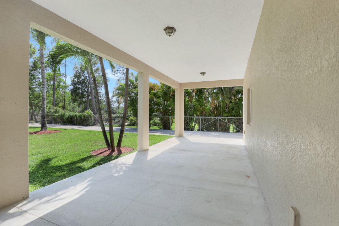 5660 Spanish Oaks Ln, Naples, FL 34119