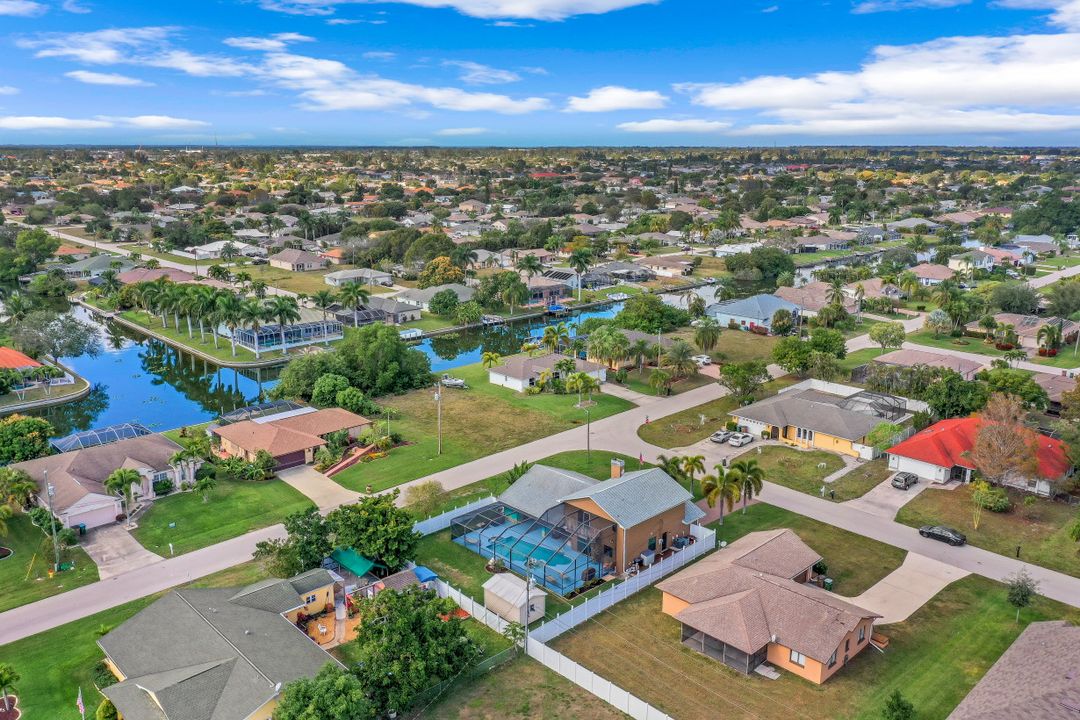 423 SW 39th St, Cape Coral, FL 33914