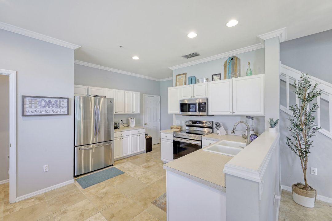 1084 Hampton Cir, Naples, FL 34105