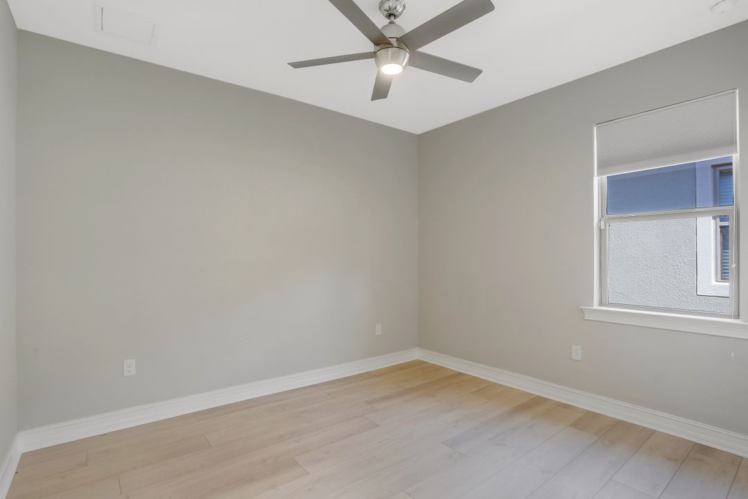 16387 Barclay Ct, Naples, FL 34110