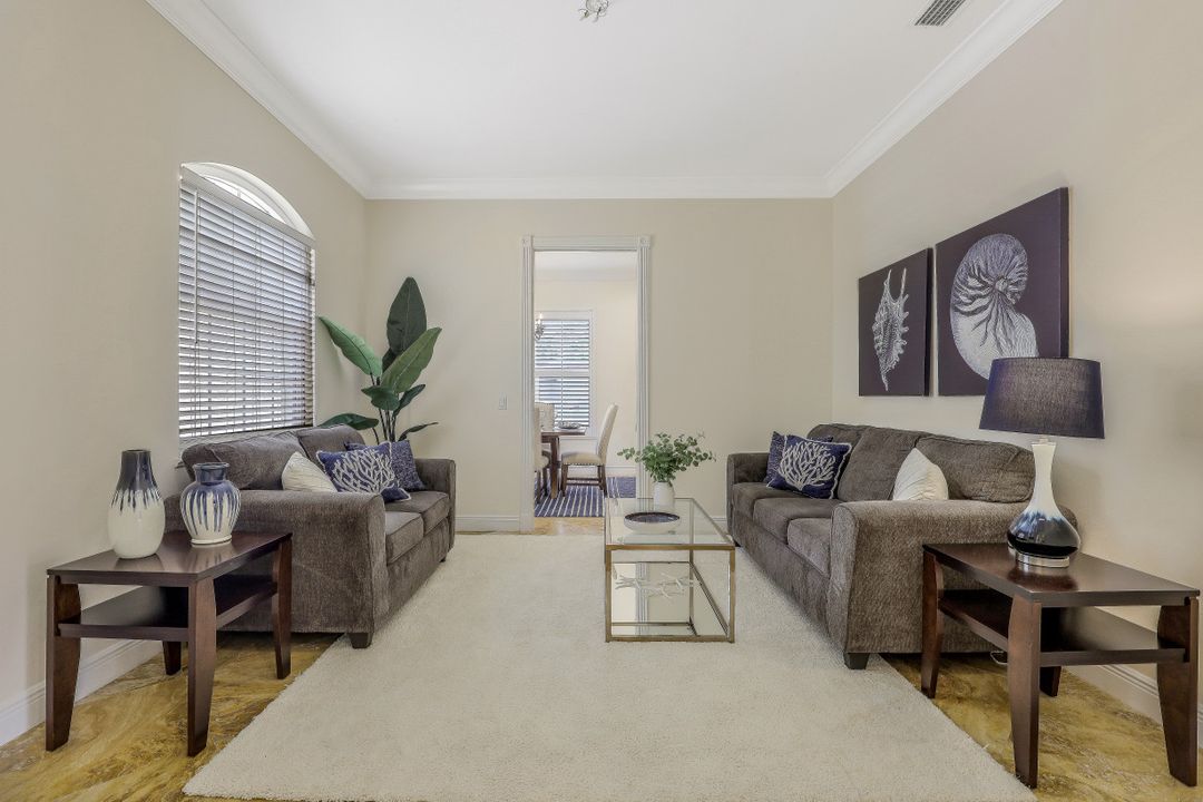 5645 Spanish Oaks Ln, Naples, FL 34119