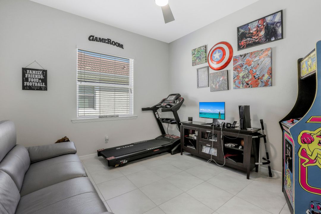 3001 Sunset Pointe Cir, Cape Coral, FL 33914