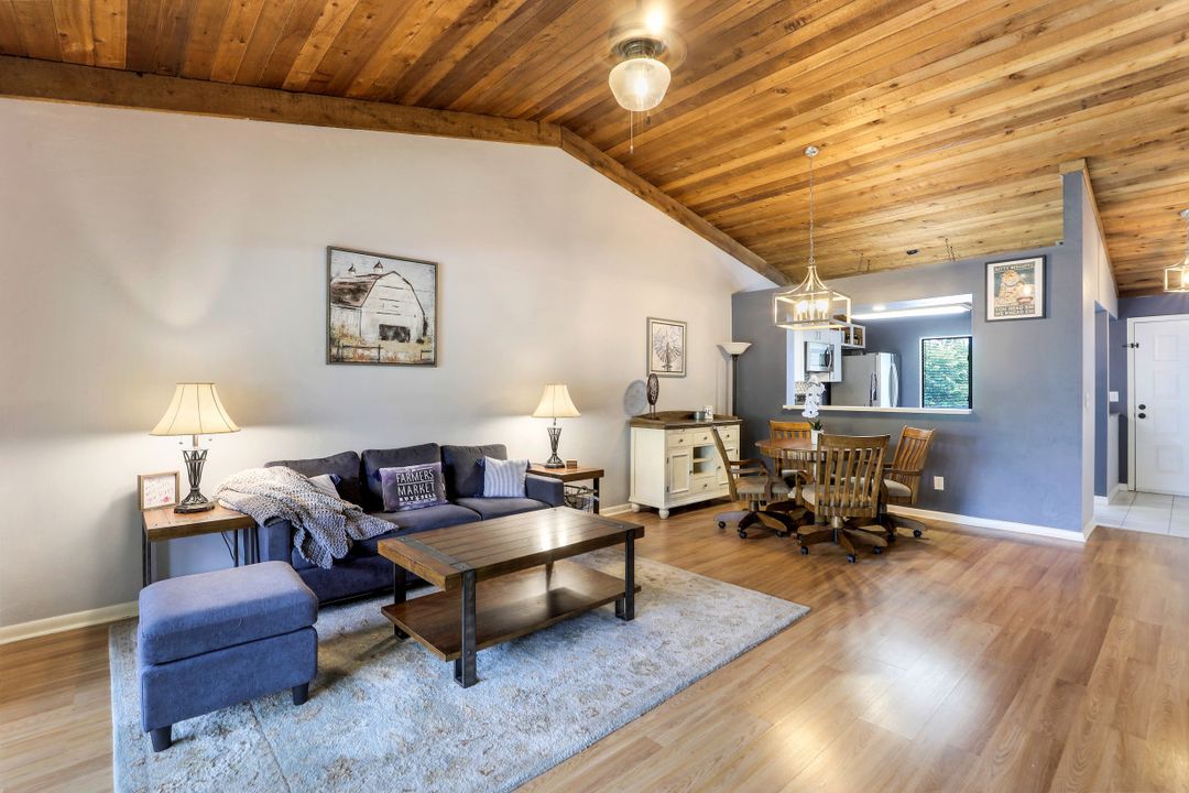 3018 Kings Lake Blvd #3018, Naples, FL 34112