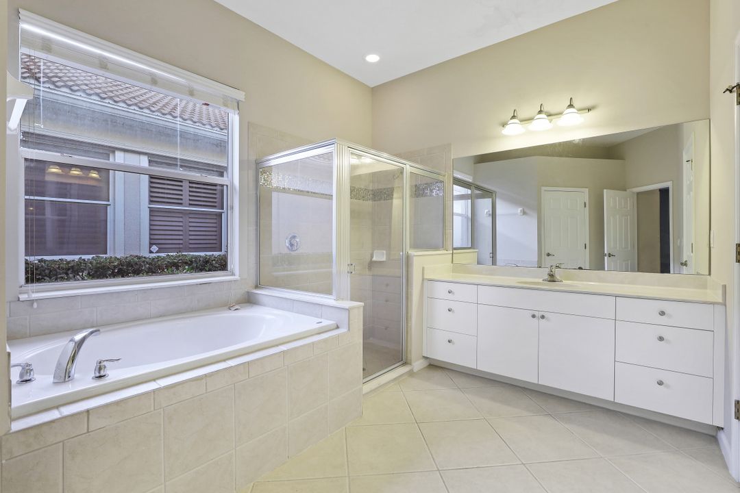 7826 Founders Cir, Naples, FL 34104