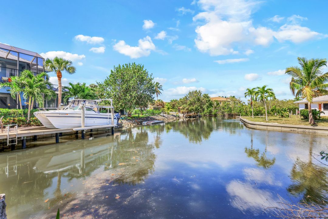 2631 Shoreview Dr, Naples, FL 34112